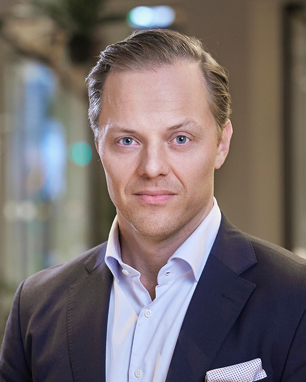 Lars Vestad, Communication Manager