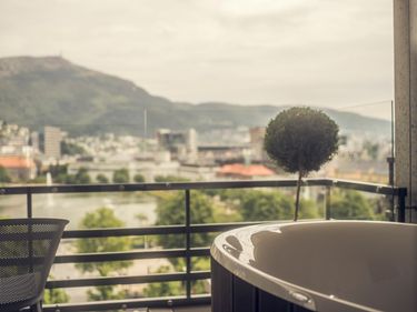 UtsiktfrajacuzziiHotelNorgesuitenCopyrightFranciscoMunoz.jpeg