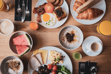 scandic-grand-central-helsinki-breakfast-setting-4.png