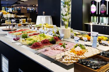 Scandicfrokostbuffet.jpeg