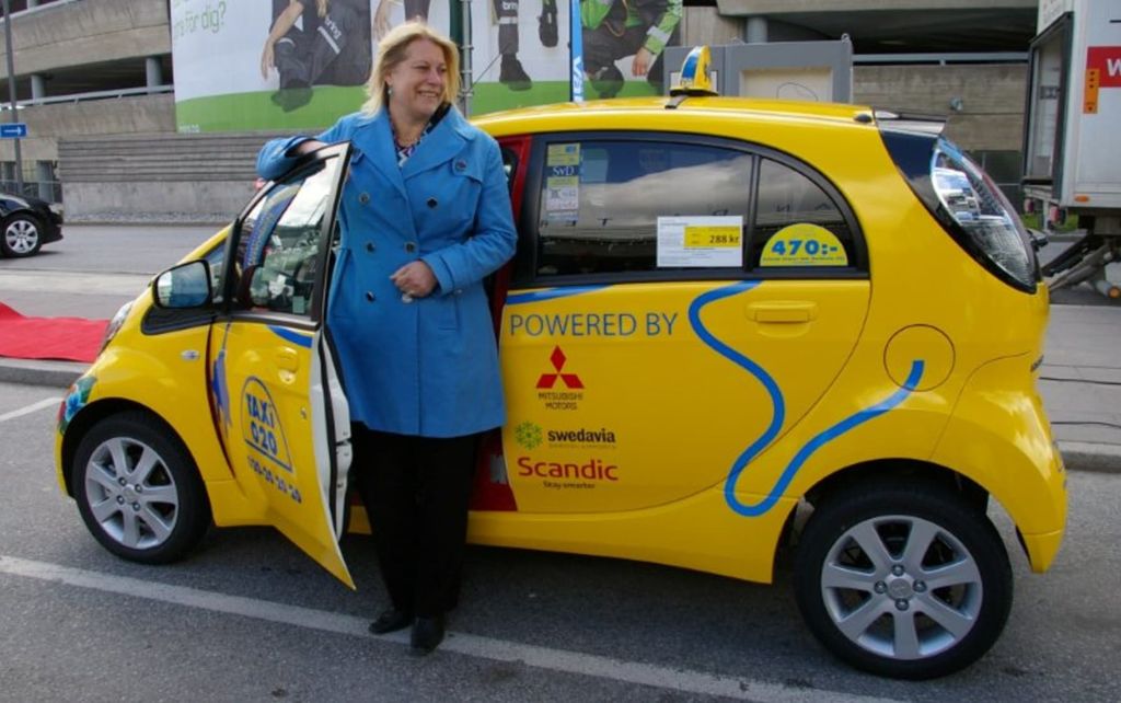 Snabbladdningsstationfreltaxiinvigdavinfrastrukturministern.jpeg
