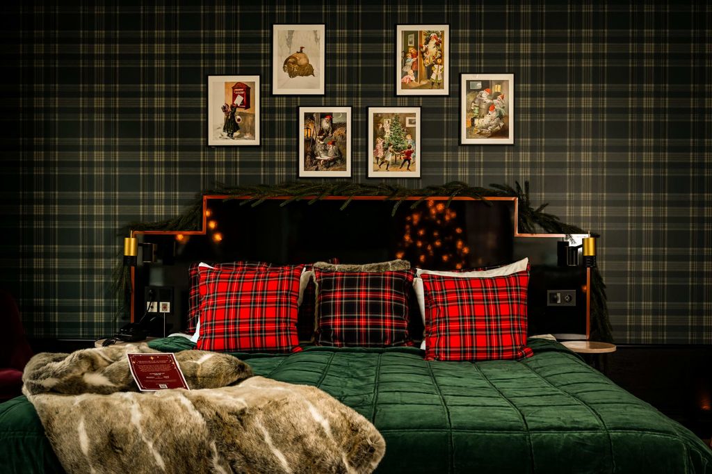 haymarketandblossachristmasroombed.jpeg