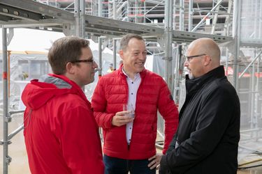 EineKronefrScandicFrankfurtHafenparkScandicHotelsfeiertRichtfestfrneuesFrankfurterKonferenzhotel.jpeg