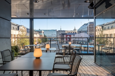 Scandic-Helsinki-Station-restaurant-terrace.jpg