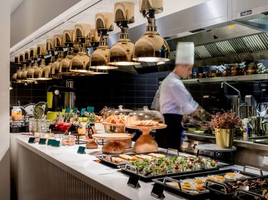 HotelNorgeByScandicbreakfastwarmbuffetNovastuen.jpeg