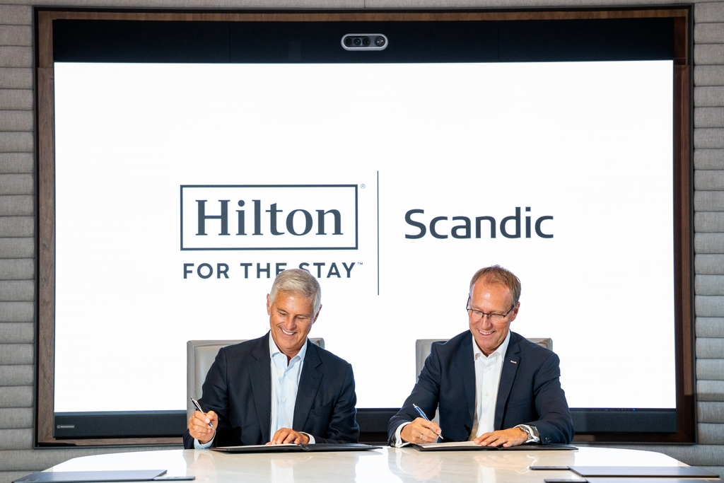 Chris Nassetta (Hilton), Jens Mathiesen (Scandic).jpg