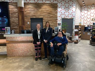 F.v.RikkeUllmannhotelldirektrpScandicFleslandAirportBirteHevryogOveStrmme..jpeg