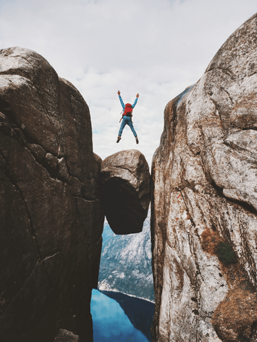 1-norway-mountain-Kjerag.png