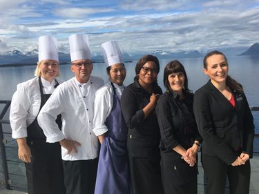 FrokosthelterScandicSeilet.F.v.kjkkensjefToneRdfrokostkokkArntLyngstadfrokostkokkAnacitaUrenservitrMaimonaLauvstadservitrVigdisKittelsenrestaurantsjefSylviaBorgundvg..jpeg